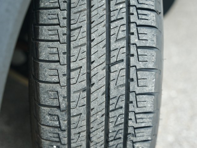 Vehicle image 27 of 33