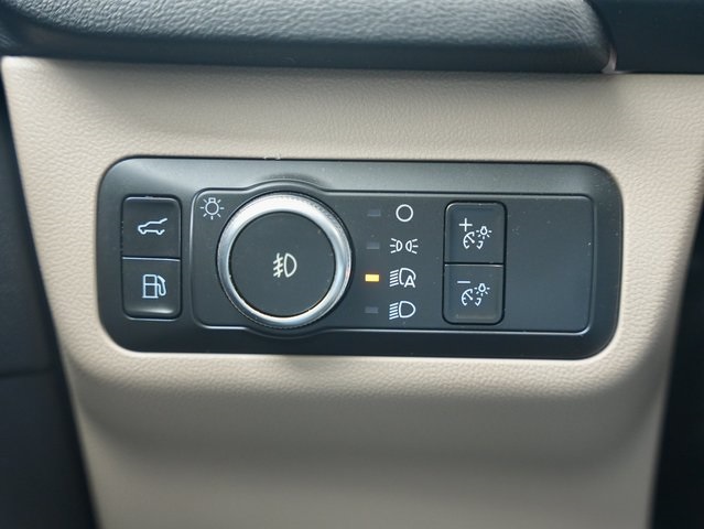 Vehicle image 24 of 33