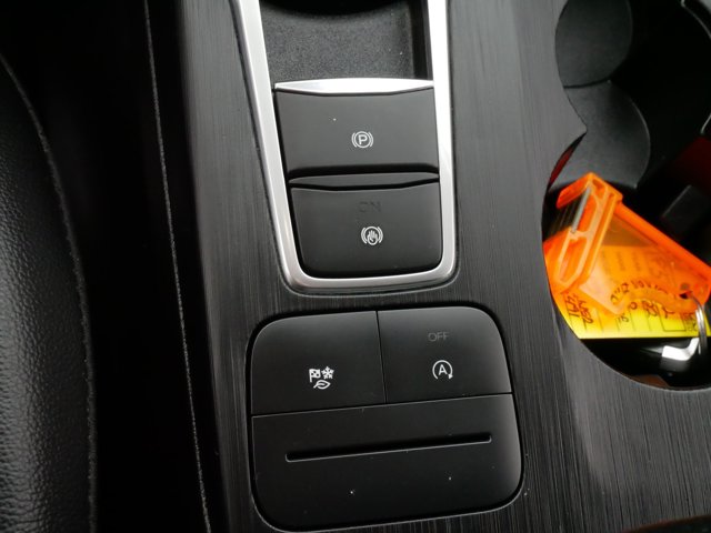 Vehicle image 33 of 39