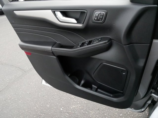 Vehicle image 32 of 39