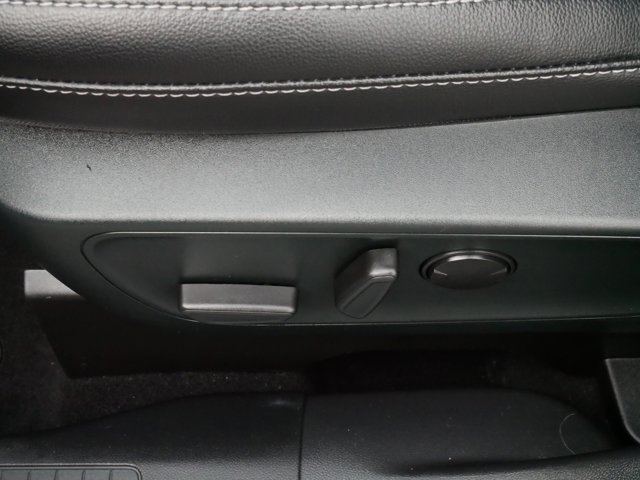 Vehicle image 24 of 39