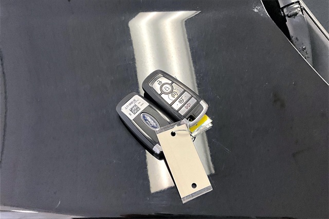 Vehicle image 11 of 32