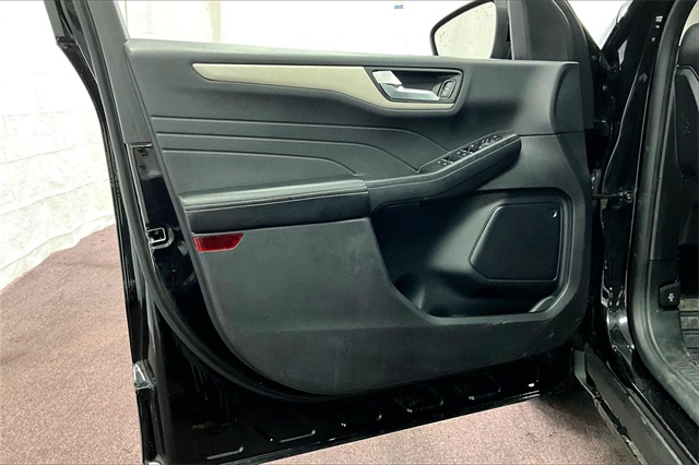 Vehicle image 22 of 32
