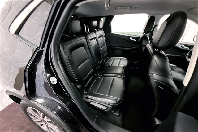 Vehicle image 26 of 32