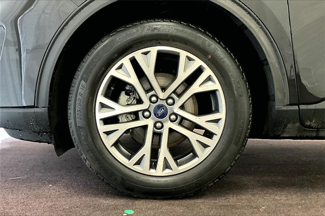 Vehicle image 10 of 32