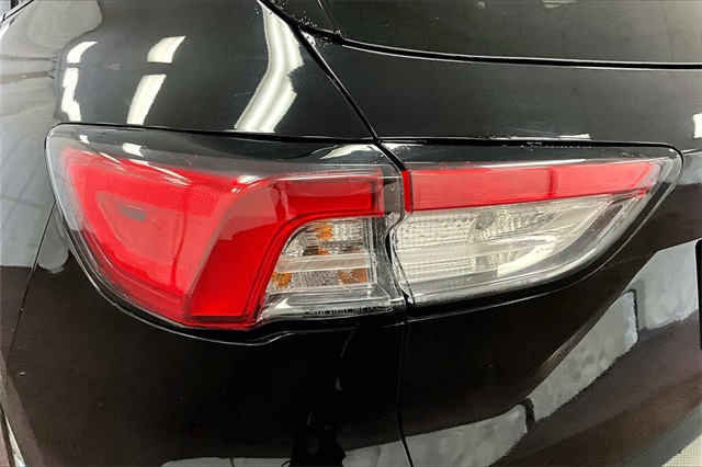 Vehicle image 28 of 32
