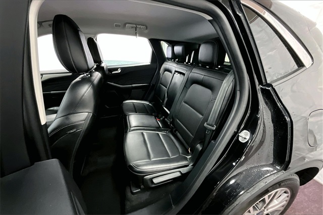 Vehicle image 25 of 32