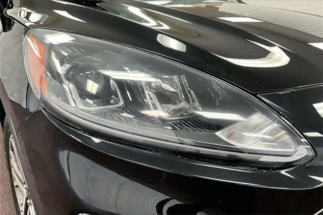Vehicle image 27 of 32