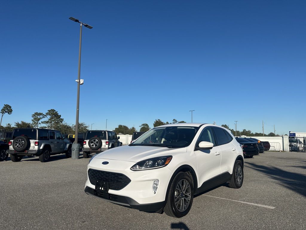 2022 Ford Escape SEL Image 2 of 23