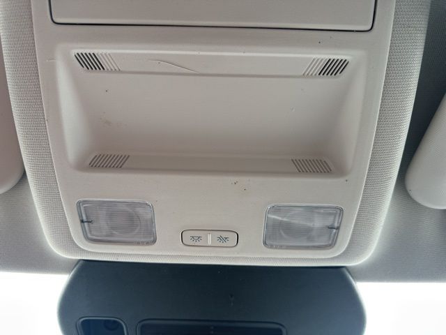 Vehicle image 36 of 42