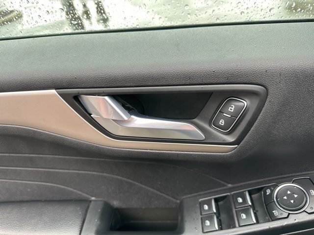 Vehicle image 24 of 42