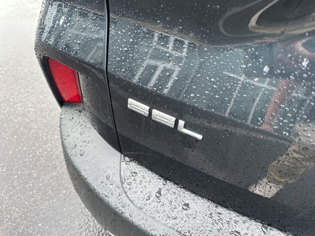 Vehicle image 10 of 42