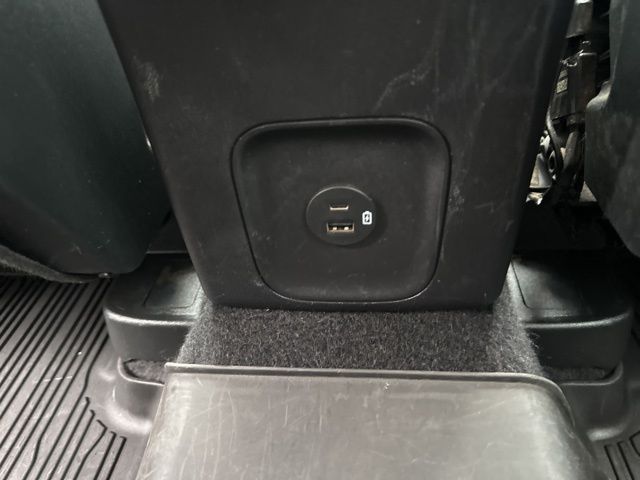 Vehicle image 18 of 42