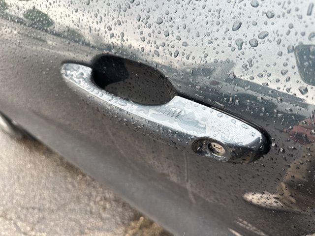 Vehicle image 20 of 42