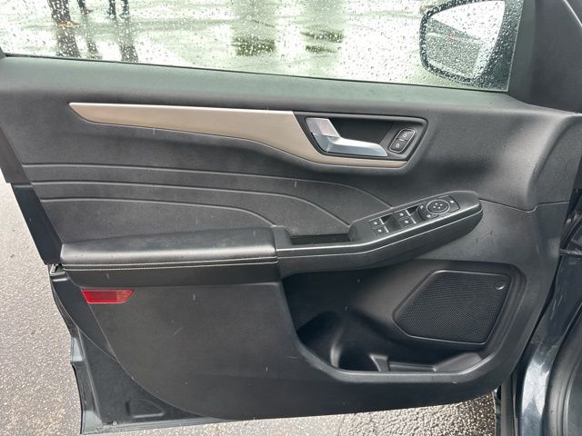 Vehicle image 22 of 42