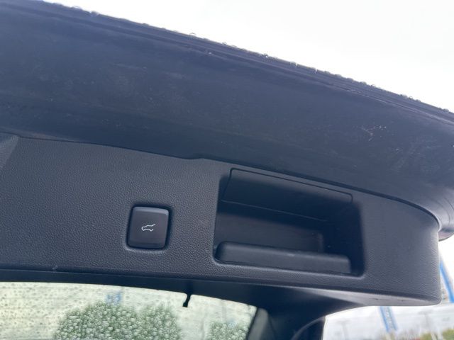 Vehicle image 13 of 42