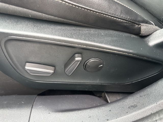 Vehicle image 26 of 42