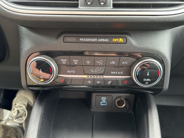 Vehicle image 30 of 42
