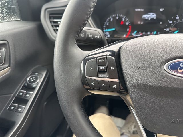 Vehicle image 39 of 42