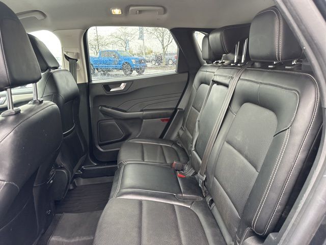 Vehicle image 15 of 42