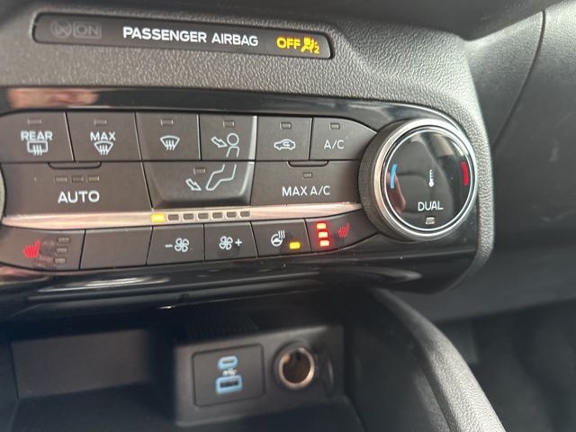 Vehicle image 31 of 42