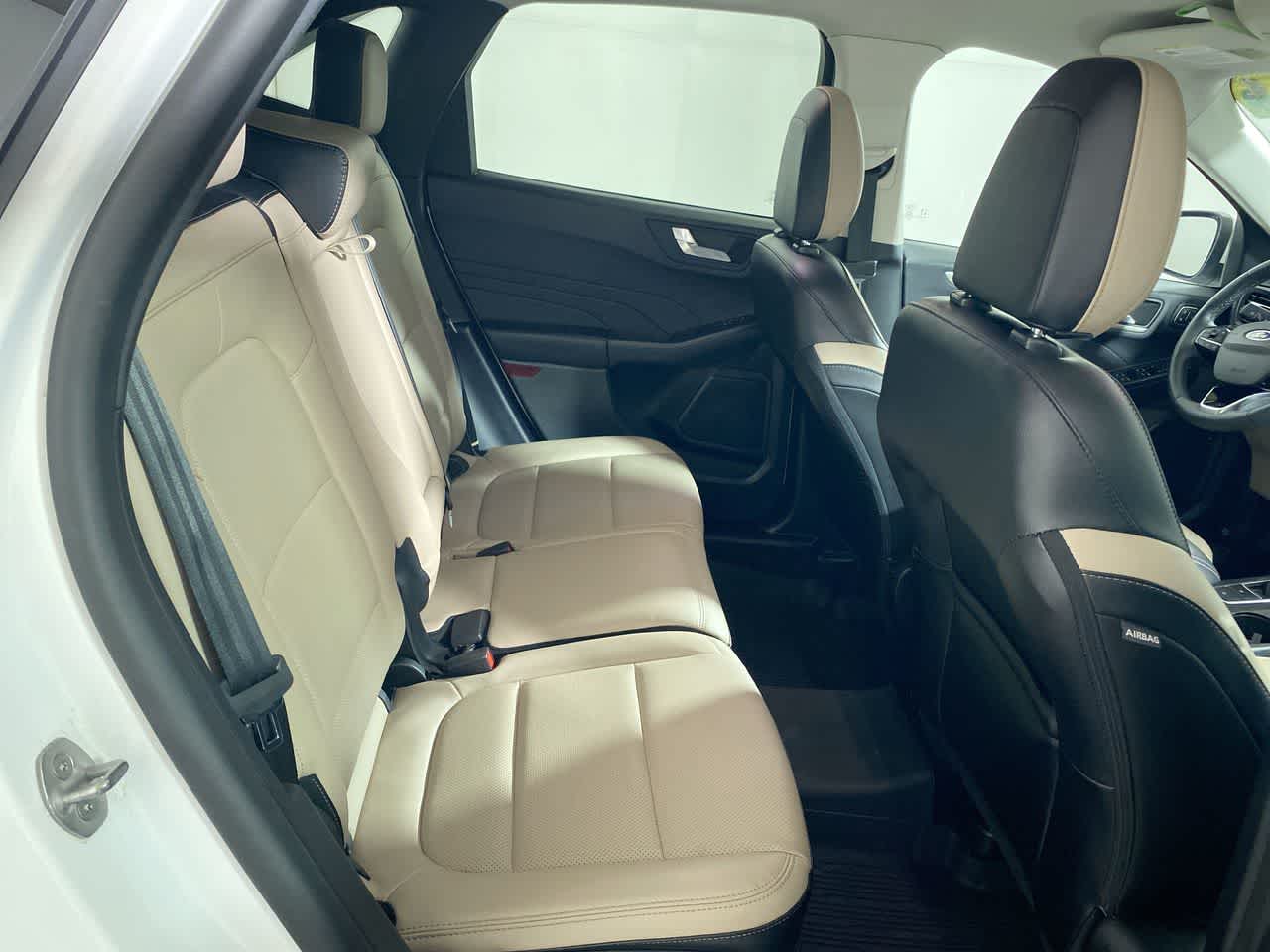 Vehicle image 27 of 30