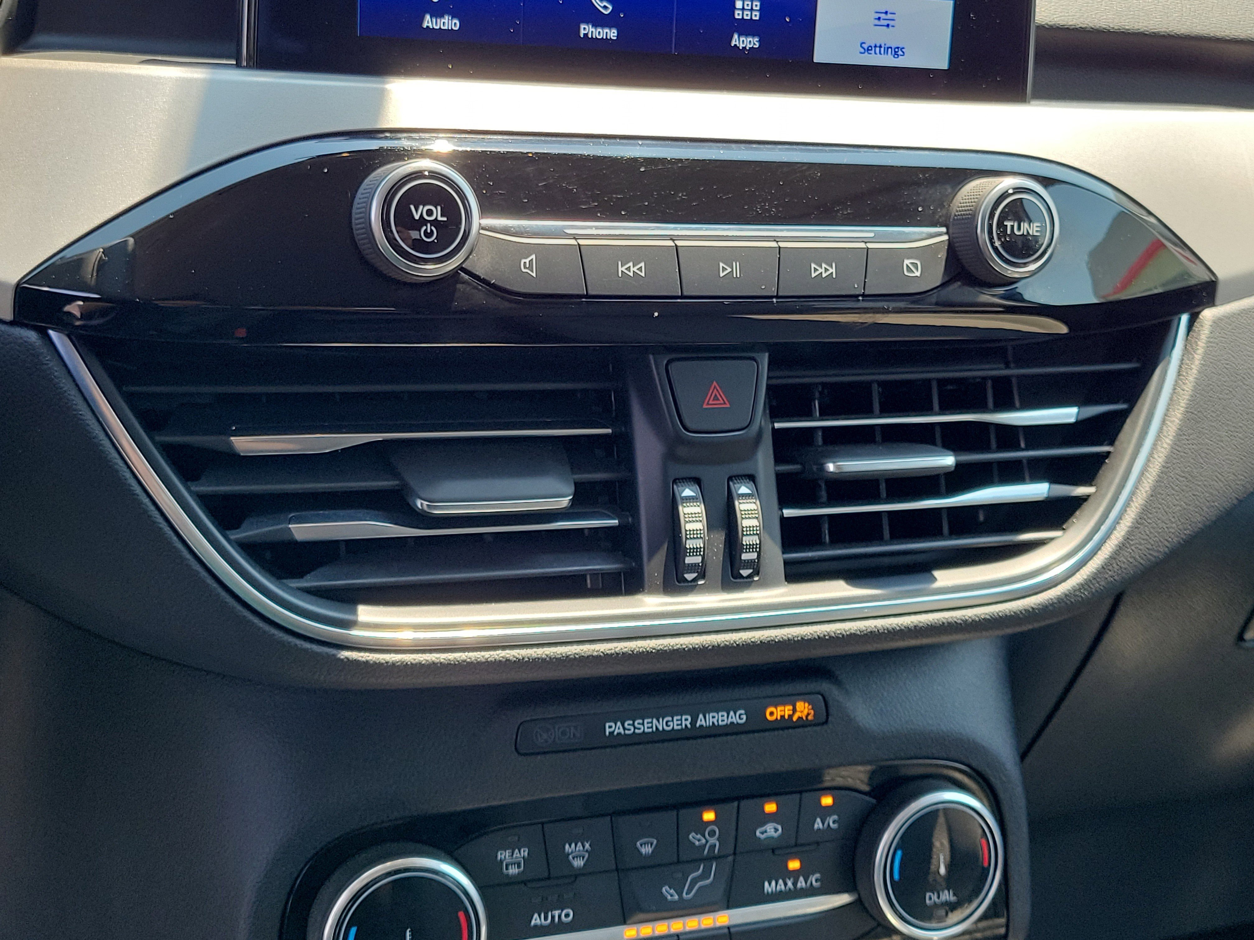 Vehicle image 27 of 30