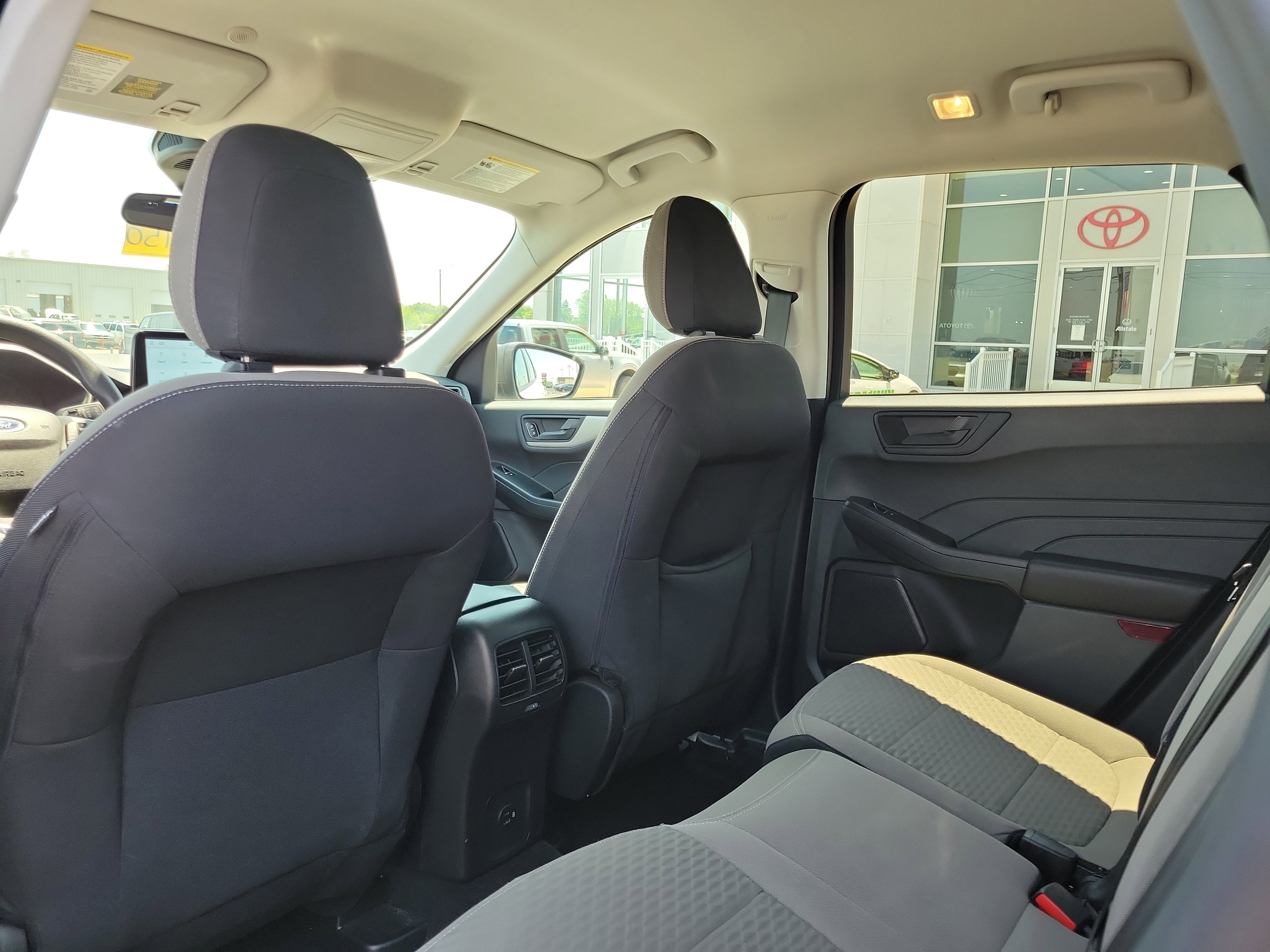 Vehicle image 14 of 30
