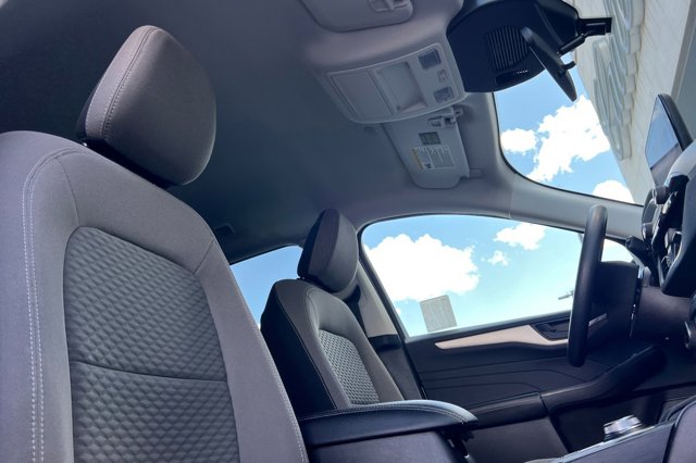 Vehicle image 17 of 27