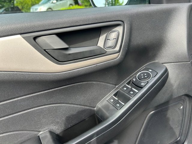 Vehicle image 22 of 36