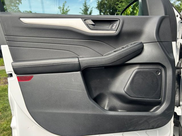Vehicle image 21 of 36