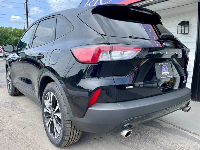 Vehicle image 4 of 24