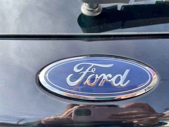 Vehicle image 19 of 24