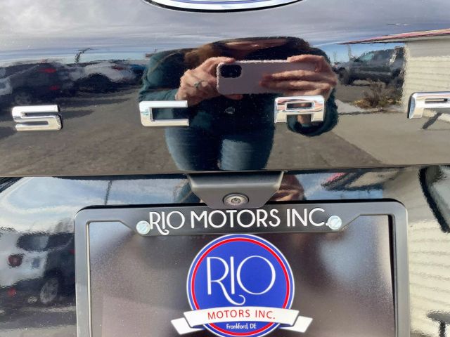 Vehicle image 21 of 24