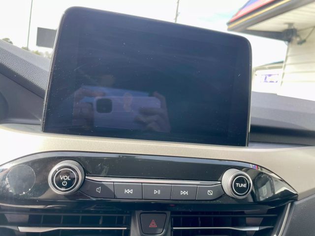 Vehicle image 15 of 24