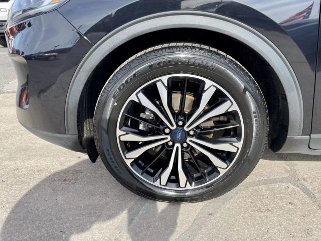 Vehicle image 22 of 24