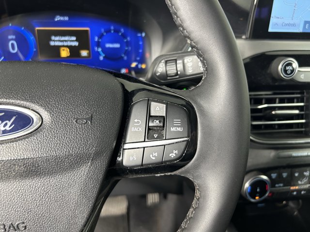 Vehicle image 27 of 32
