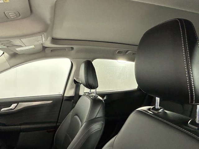 Vehicle image 18 of 32