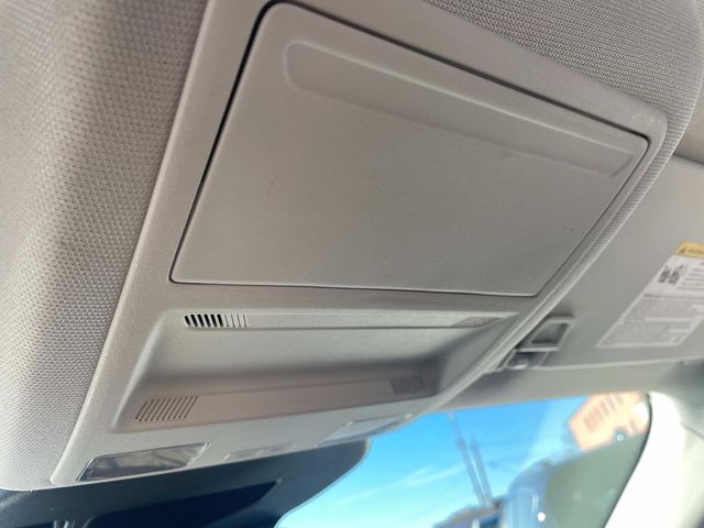 Vehicle image 29 of 37