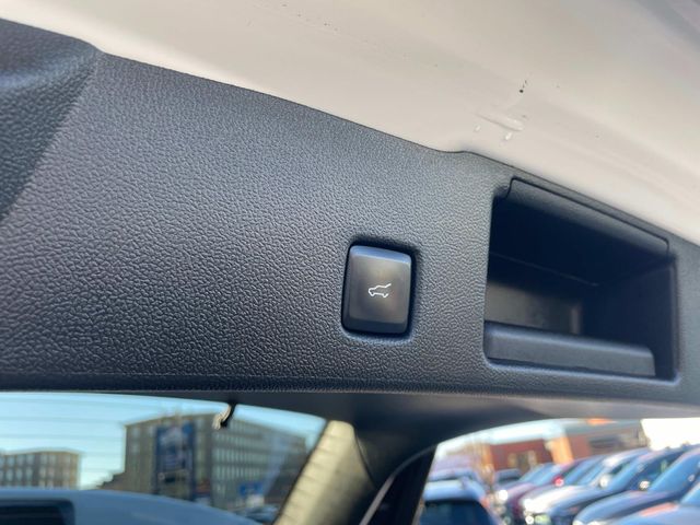 Vehicle image 13 of 37
