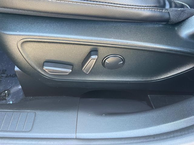 Vehicle image 22 of 37