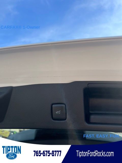 Vehicle image 15 of 25