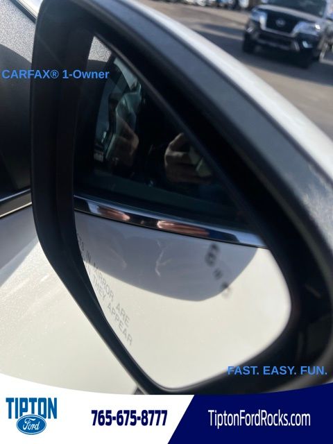 Vehicle image 16 of 25