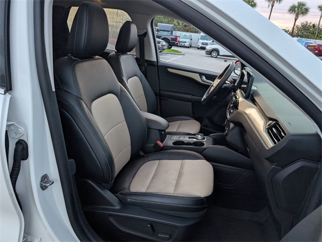 Vehicle image 10 of 28