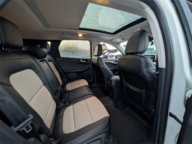 Vehicle image 11 of 28