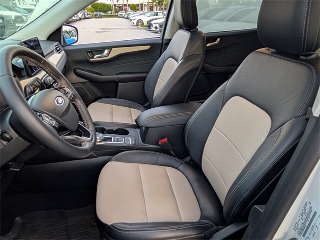 Vehicle image 12 of 28