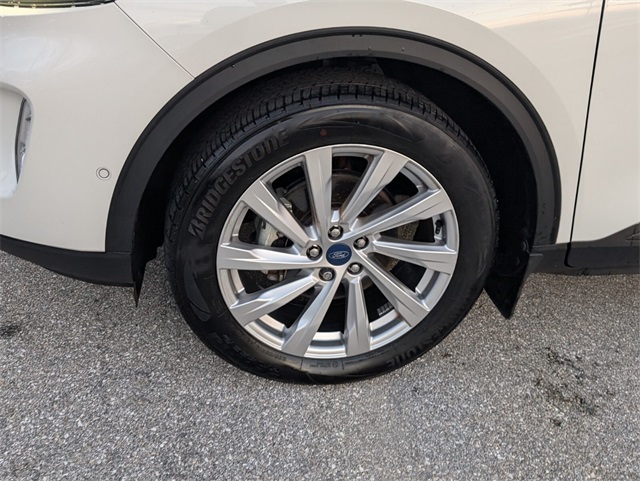 Vehicle image 8 of 28