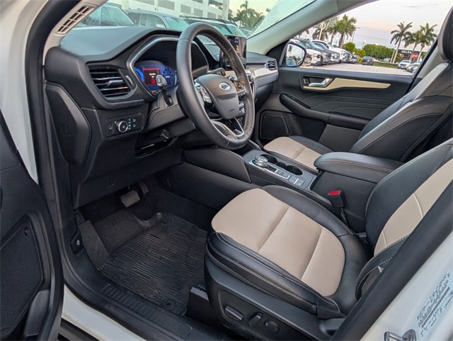 Vehicle image 27 of 28