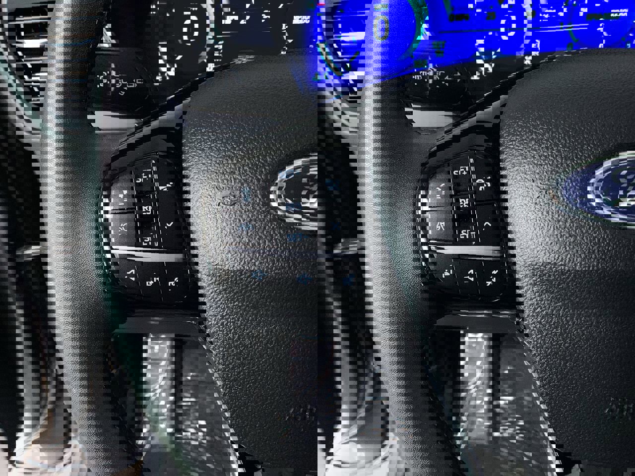 Vehicle image 24 of 40