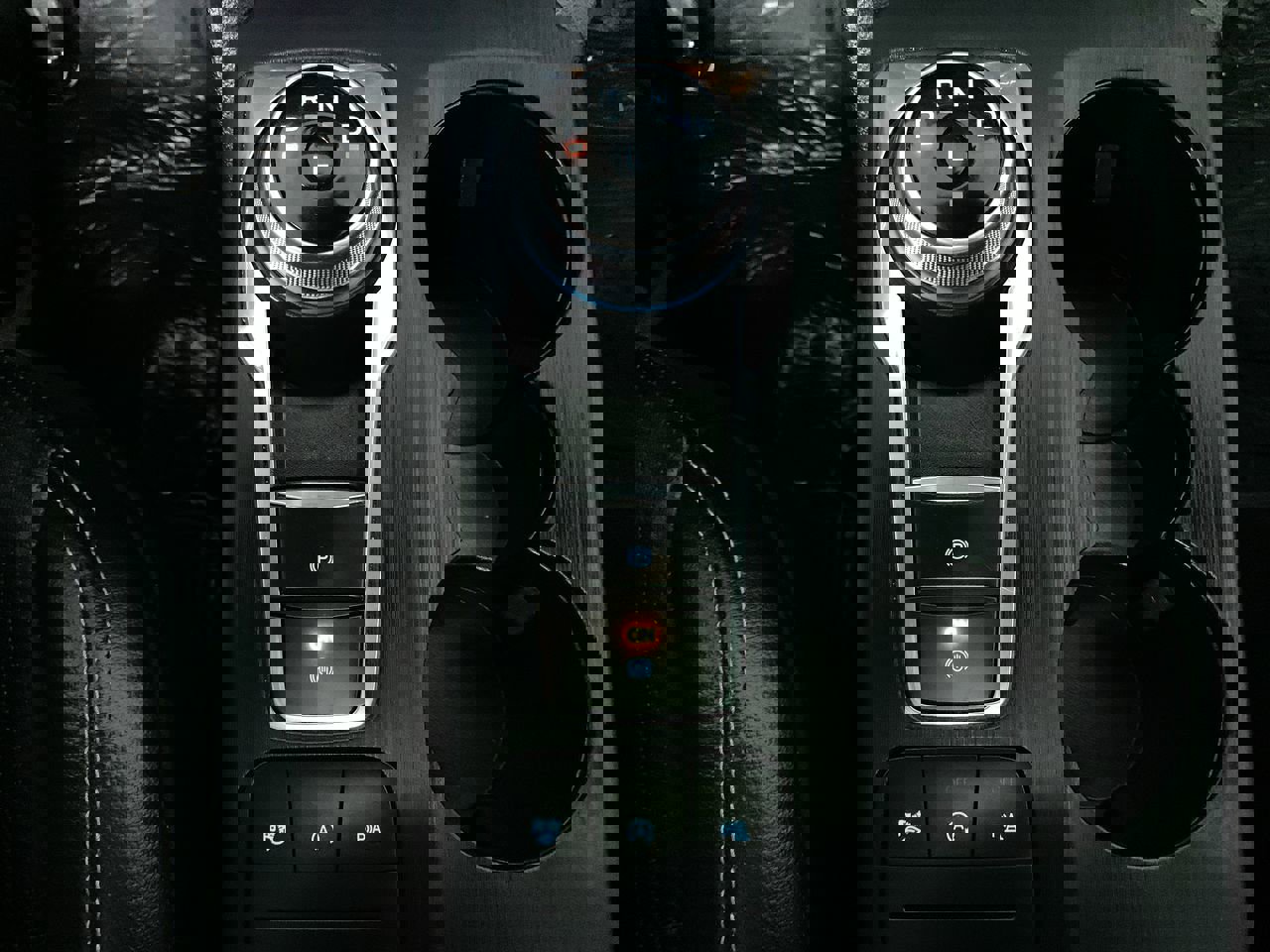 Vehicle image 32 of 40